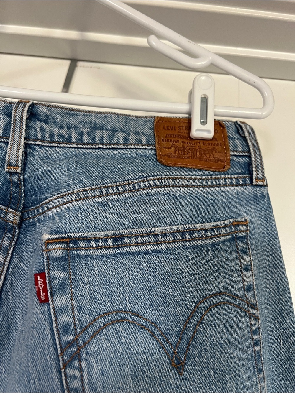 Levi's Wedgie Straight Jeans High Rise Button Fly Wash Size 30 - Picture 4 of 9